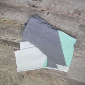 Xersion Size M (fits small) High Rise Capri